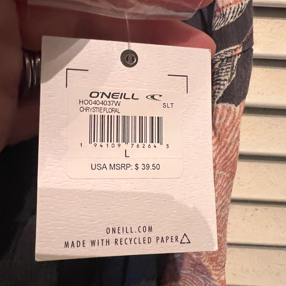 NWT O’Neill Floral Sleeveless Button Down - Picture 3 of 4